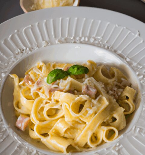 Těstoviny carbonara s parmazánem